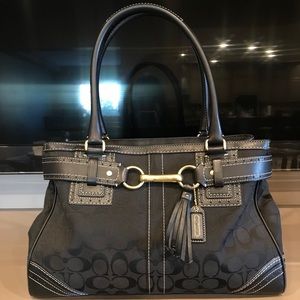 ♦️SOLD♦️Black Coach Hampton Tote